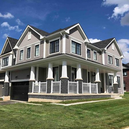 Large 5 Bedroom Newly Built Home Sleeps 12 Persons Thorold Екстериор снимка