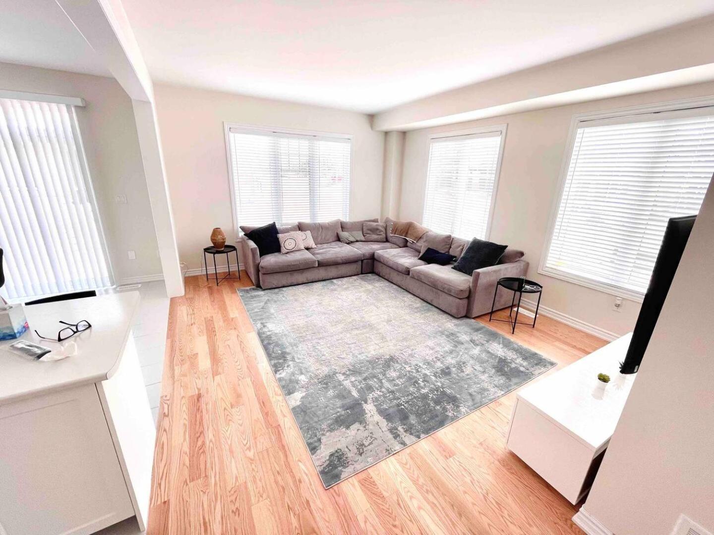 Large 5 Bedroom Newly Built Home Sleeps 12 Persons Thorold Екстериор снимка