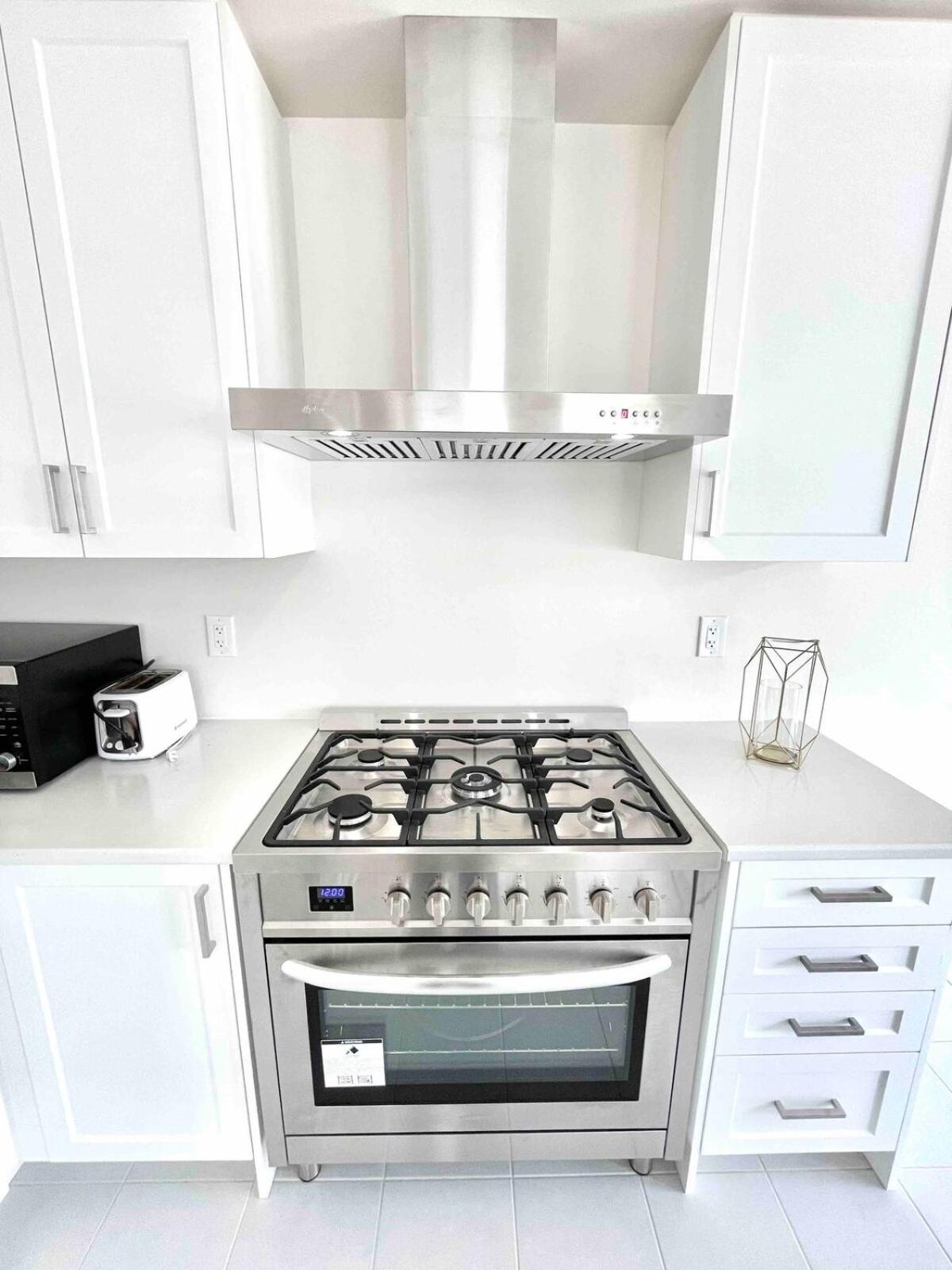 Large 5 Bedroom Newly Built Home Sleeps 12 Persons Thorold Екстериор снимка